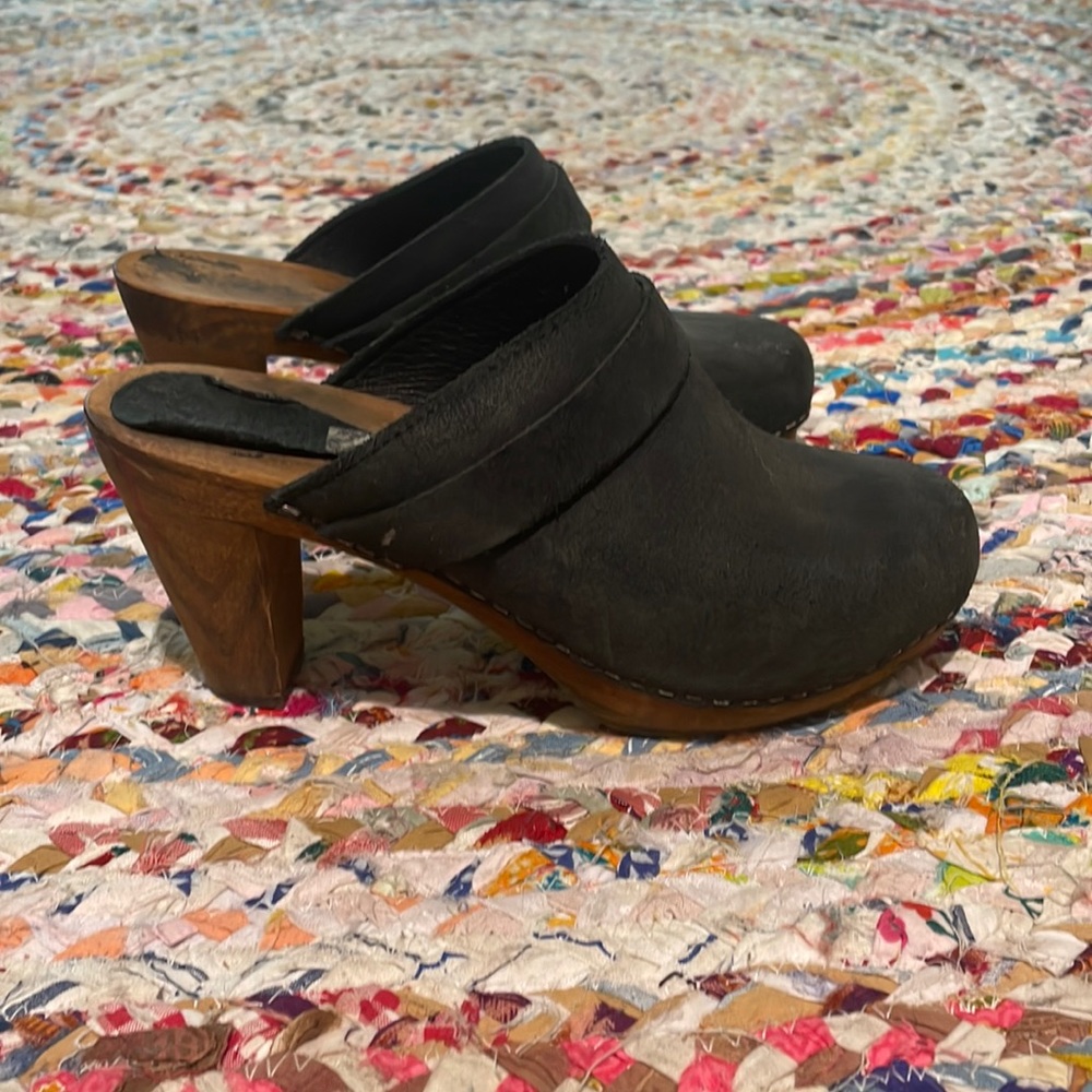 Anita wooden clogs with real leather top. Size 39.